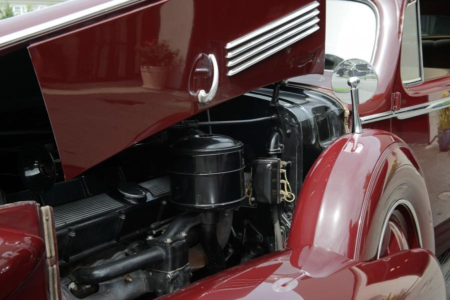  Cadillac Twelve Formal Sedan by Fleetwood 1937 года  (фото 17 из 26)
